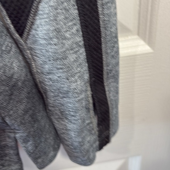 The North face 1/4 zip pullover - Picture 3 of 8